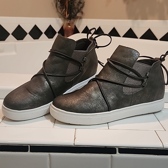 Yellowbox Pewter Gray Metallic Glitter  Maureen Slip On Back Tie Sneakers 9 - Picture 2 of 7